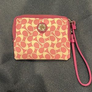 Coach Wristlet. Pink.